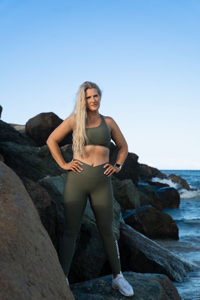 taylah_jordyn is wearing the NEW White VK one shoulder sports bra matched  with the V cut leggings. 📸 @an.photovideo.agency_ #vk #